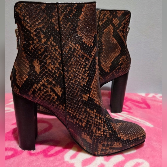 Aqua Women's Soren Brown Leather Block Heel Ankle Boot, Size 6.5 - Picture 7 of 11